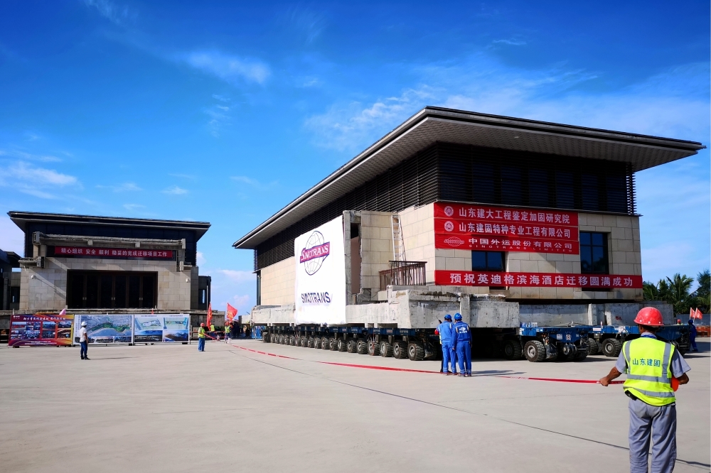 目前國(guó)內(nèi)建筑物拖車(chē)移位規(guī)模最大、單體最重、單體最長(zhǎng)的建筑物拖車(chē)移位--海南英迪格濱海酒店移位設(shè)計(jì)、移位施工、檢測(cè)鑒定、健康監(jiān)測(cè)
