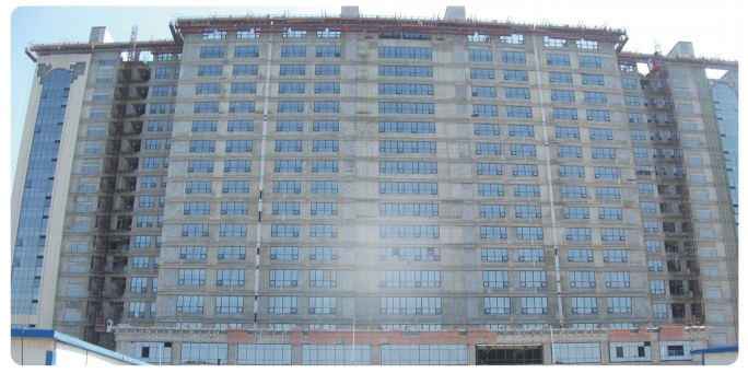 聊城某工程地下1層、地上16層，加固前沉降約80mm，沉降速率較大，采用靜壓樁減沉加固，全部施工在地下室內(nèi)完成。(2015年)